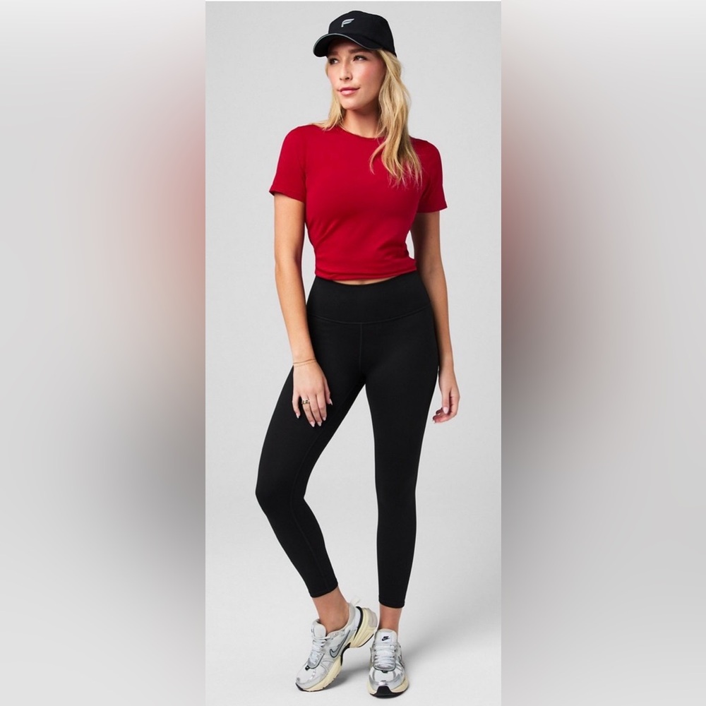 Fabletics Holly Berry Red SS T-shirt | XXL | NWT | Feather Tech+ | Anti-odor